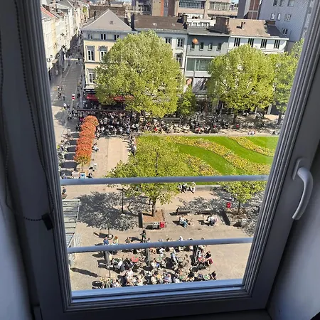 Charming In Centre With Parking Included Apartment *